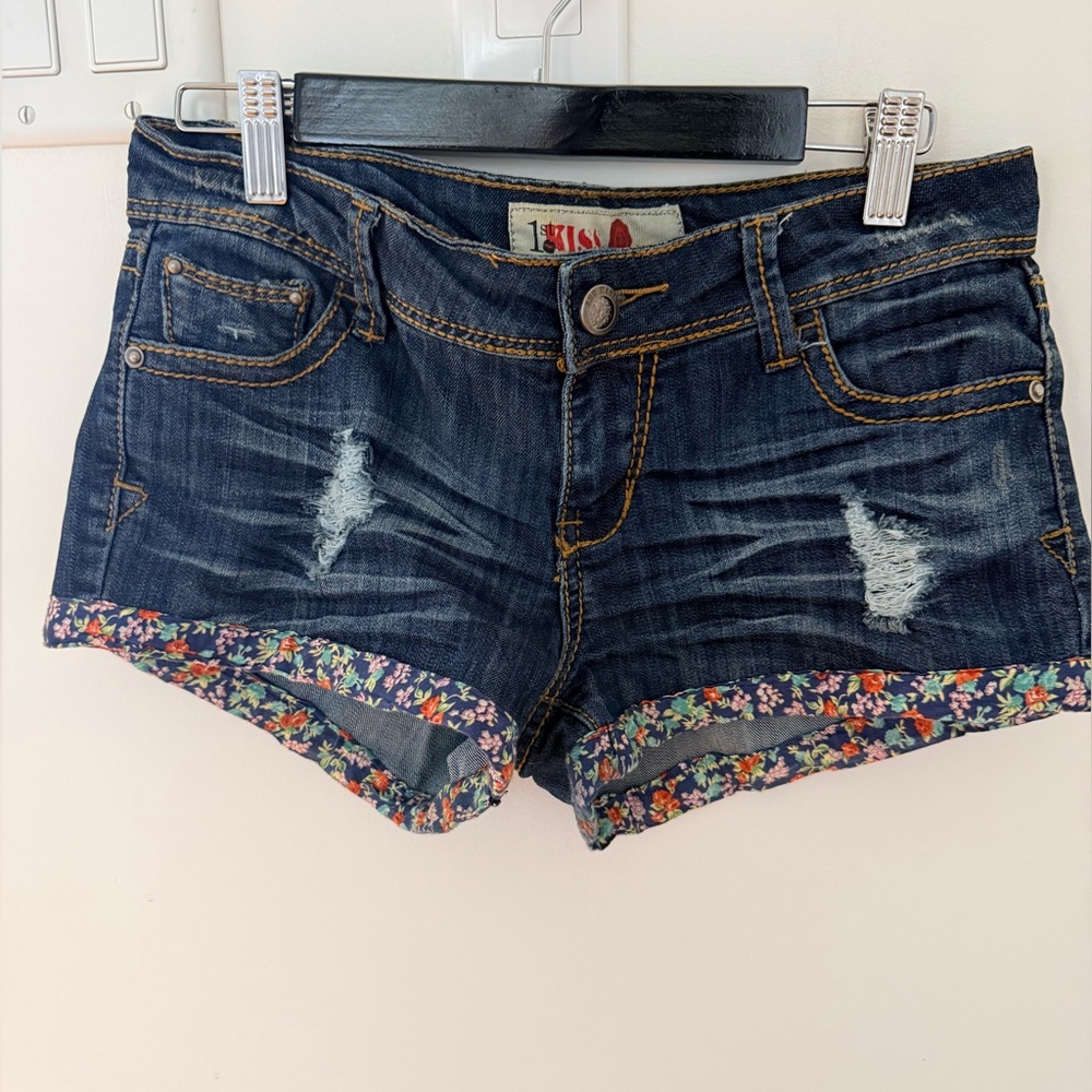 1st Kiss junior Women Floral Denim Shorts Distressed Short Floral Cuffs Size 3